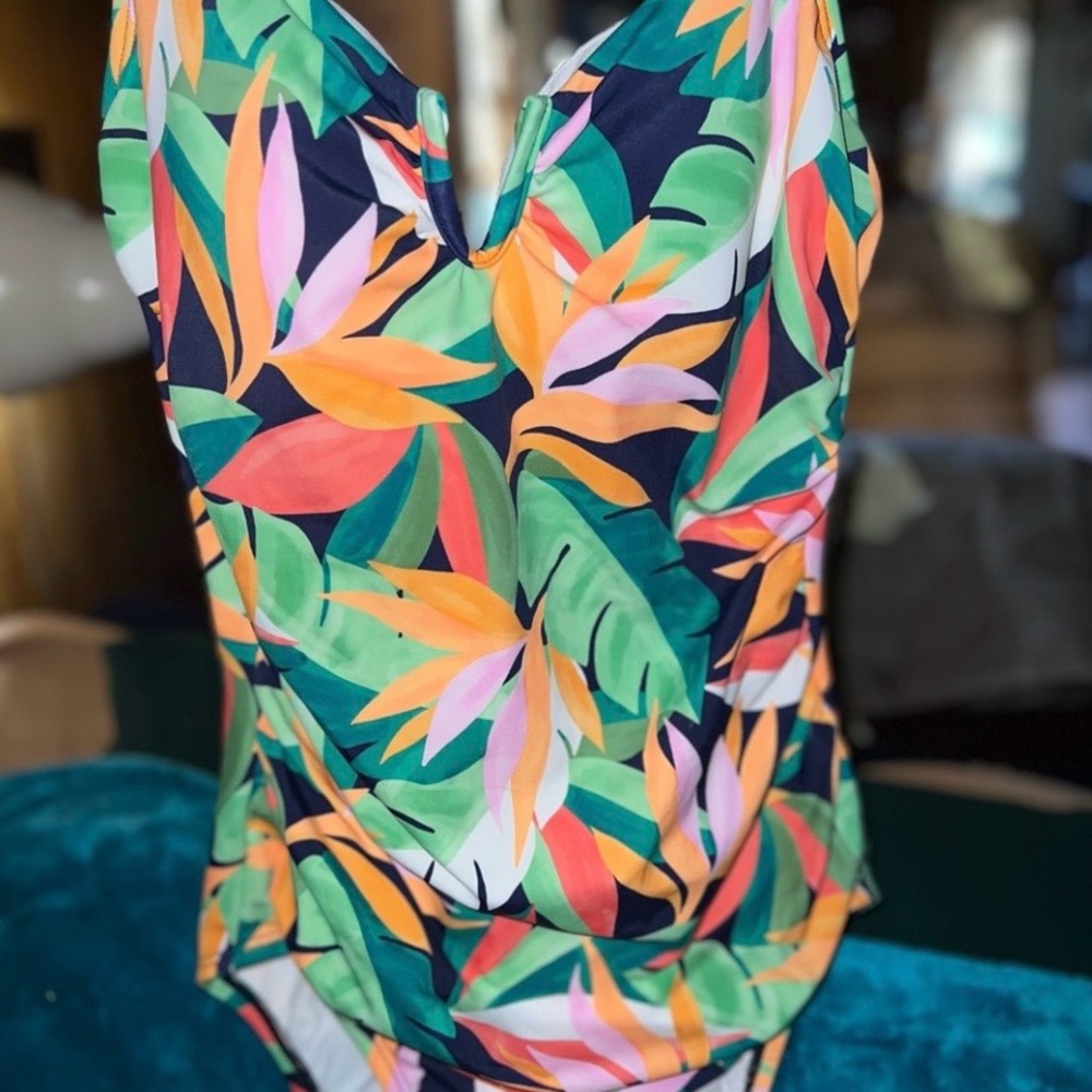 TIME AND TRUE LADIES  SWIMSUIT SIZE M 8-10